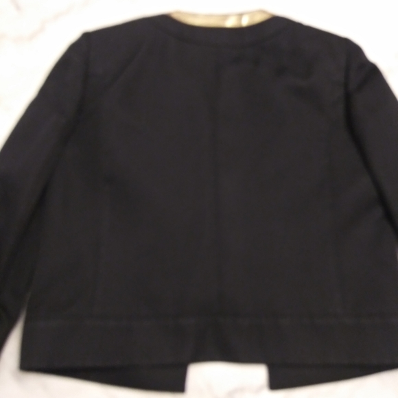 Income - Picture 9 of 11